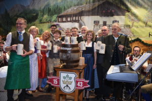 Ein Hoch auf das gesellige Starkbierfest! Ein Hoch auf das gesellige Starkbierfest!