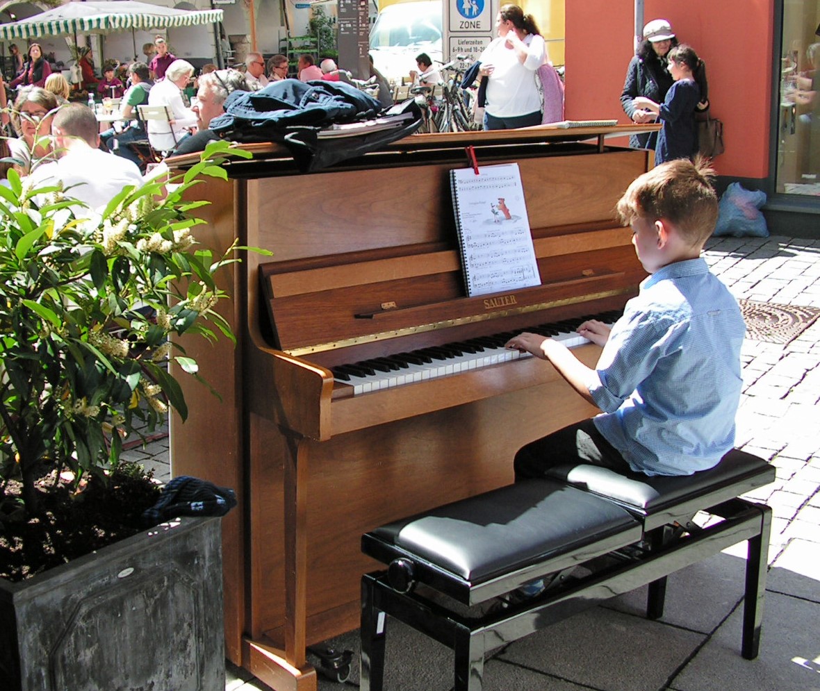 Singend, tanzend, musizierend