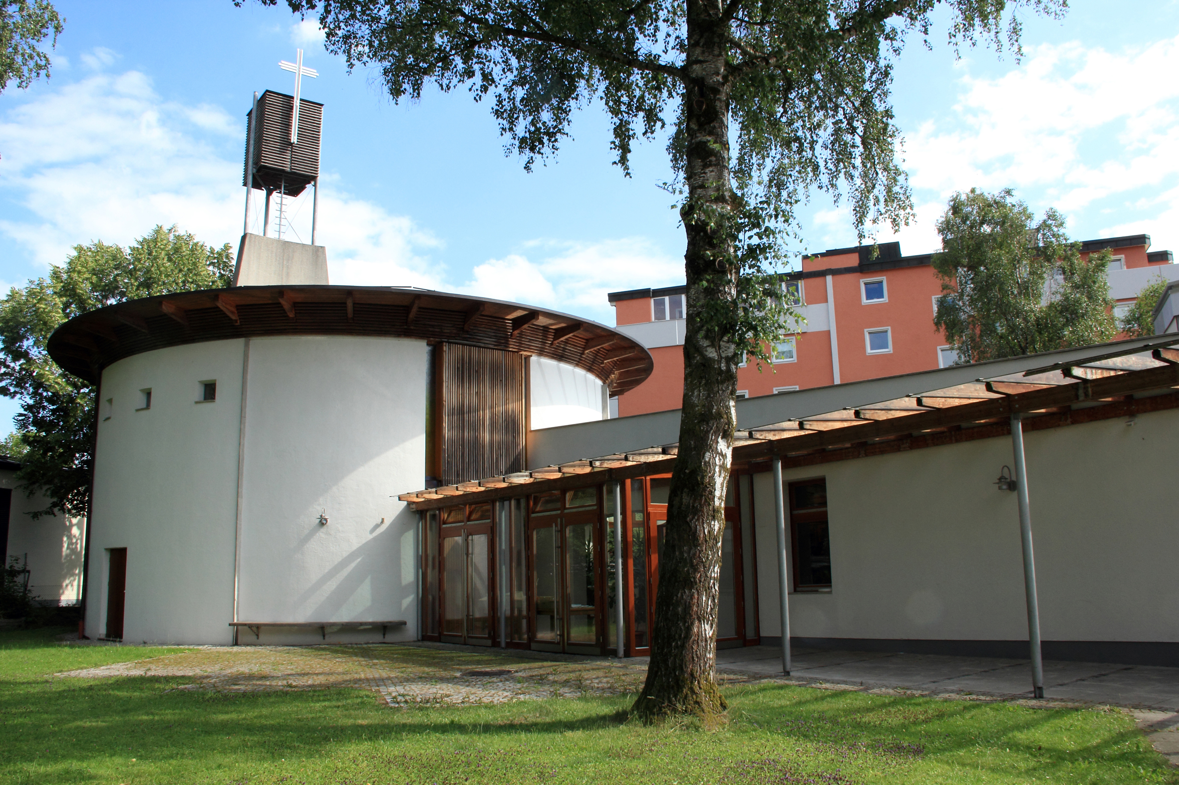 Apostelkirche Rosenheim: drei Jubiläen, eine große Feier