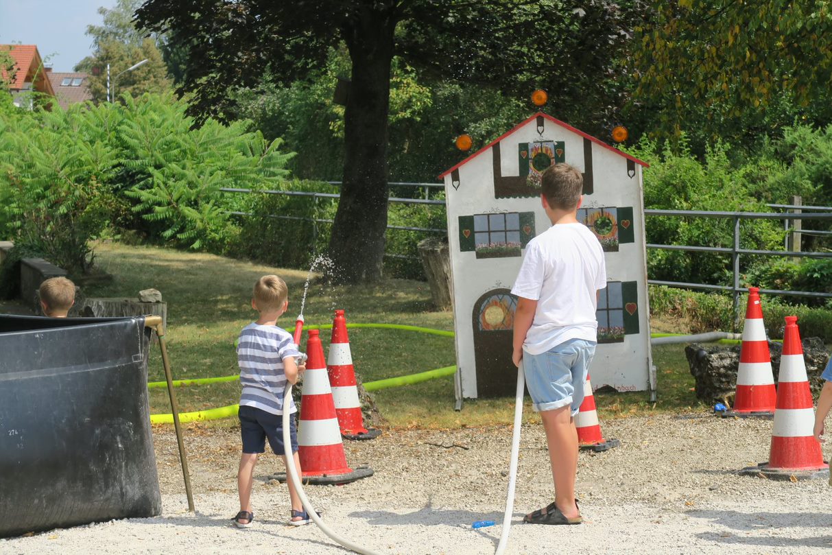 Auer Dorffest mit Entenrennen
