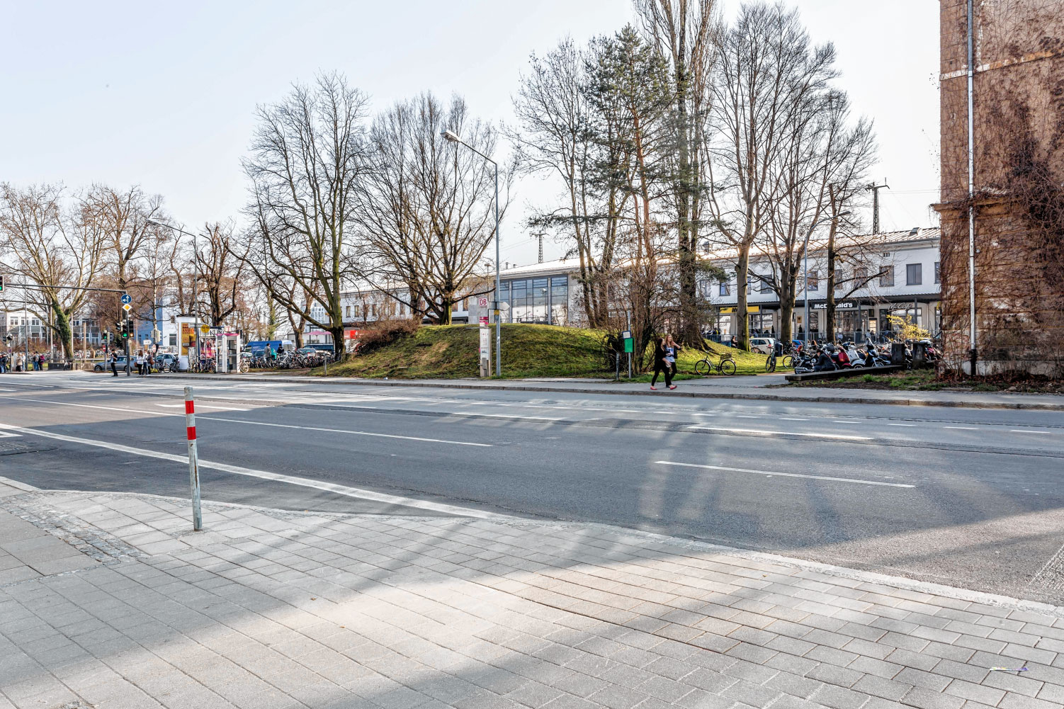 Bäume, Bunker, Busse – wer bleibt am Bahnhof?