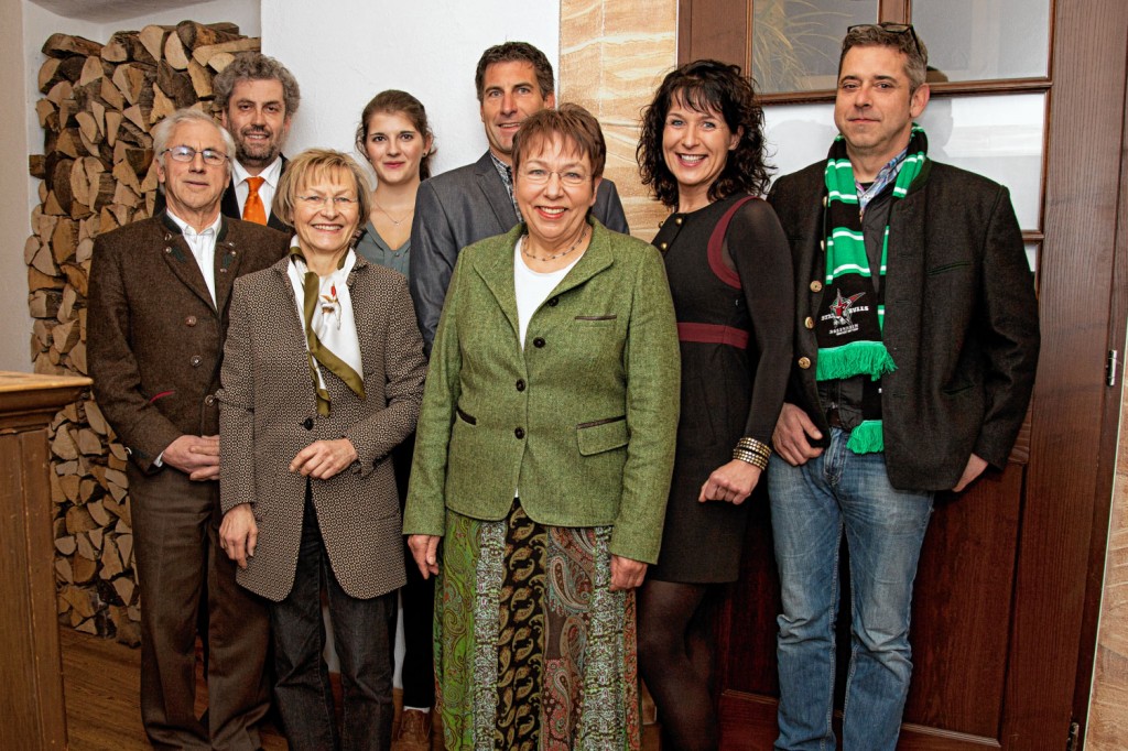 Von links: Franz Baumann, Robert Multrus, Christl Loferer-Horn, Viktoria Multrus, Thomas Held, Dr. Beate Burkl, Christine Degenhart, Franz Reindl.