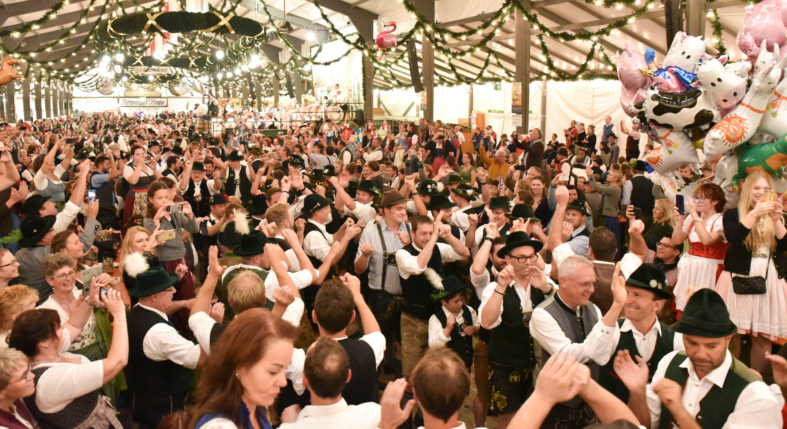 Schneidig aufplatteln im Bierzelt
