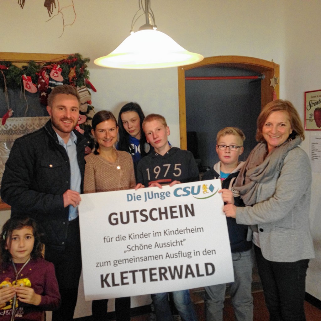 JU-Chef Daniel Artmann machte im Kinderheim „Schöne Aussicht“ mit dem Gutschein große Freude.