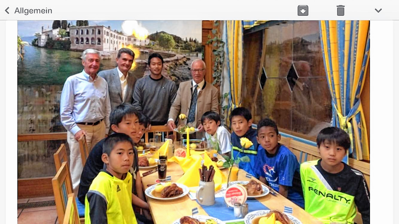 Junge Fußballer aus Ichikawa besuchen Rosenheim