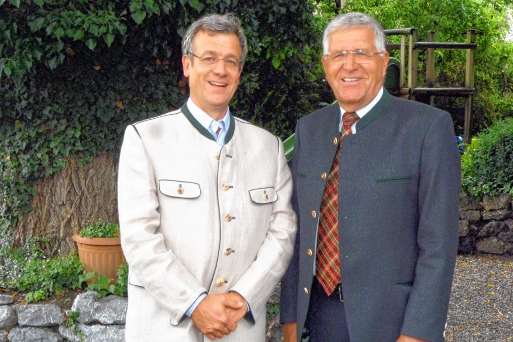 Der bisherige Präsident Dr. Peter Konrad (links) mit seinem Nachfolger Manfred Benkel.